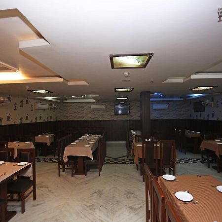 Star Hotel Agra  Bagian luar foto