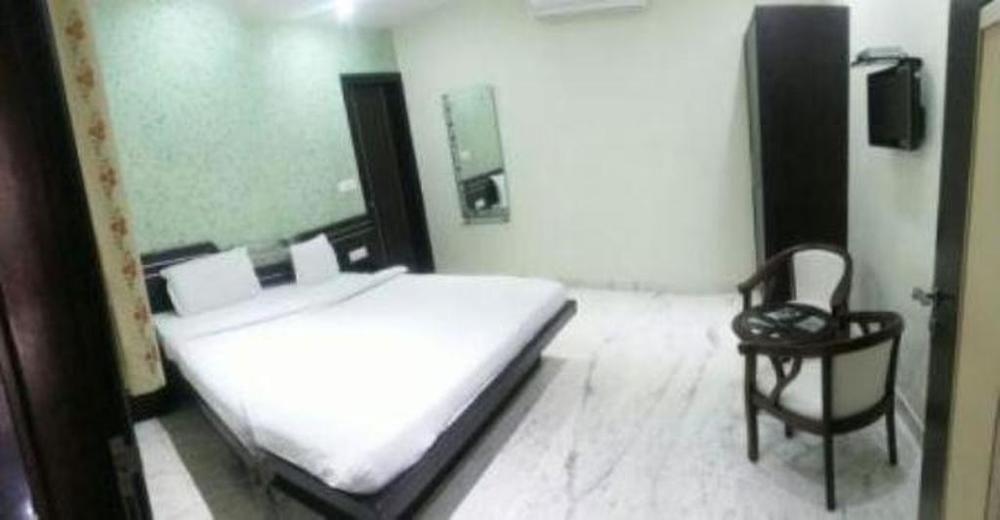 Star Hotel Agra  Bagian luar foto