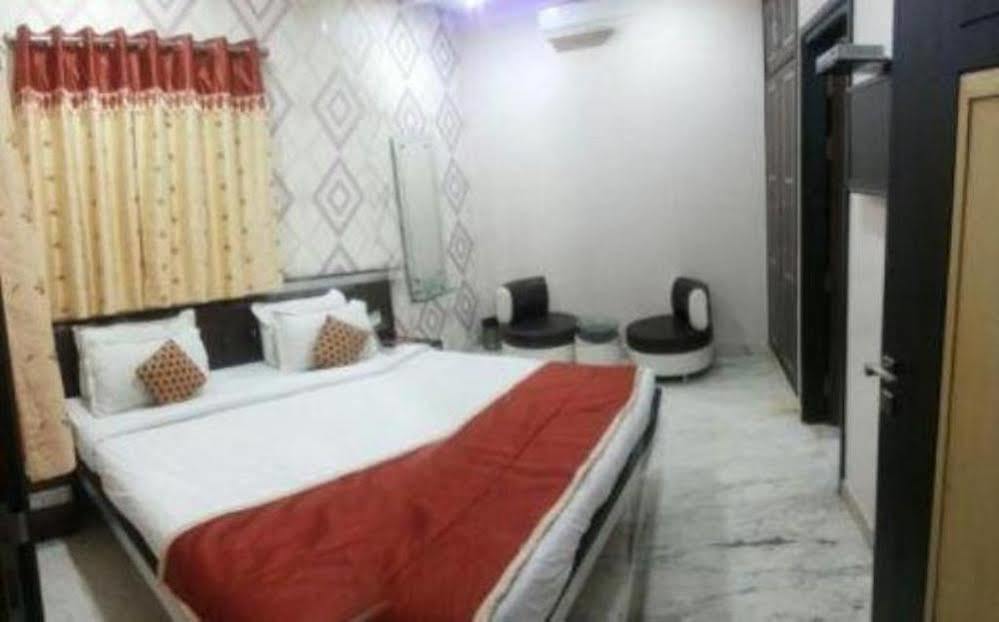 Star Hotel Agra  Bagian luar foto