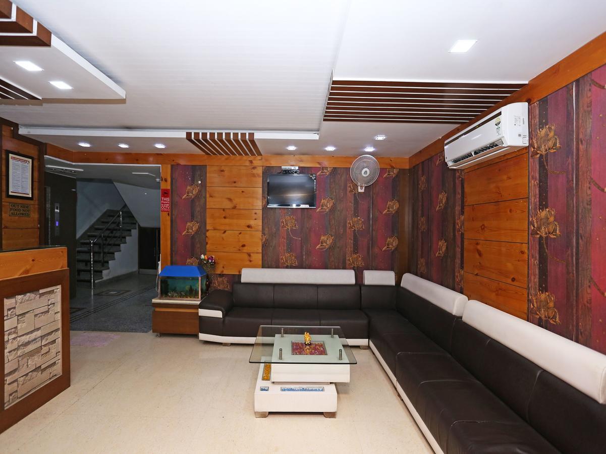 Star Hotel Agra  Bagian luar foto