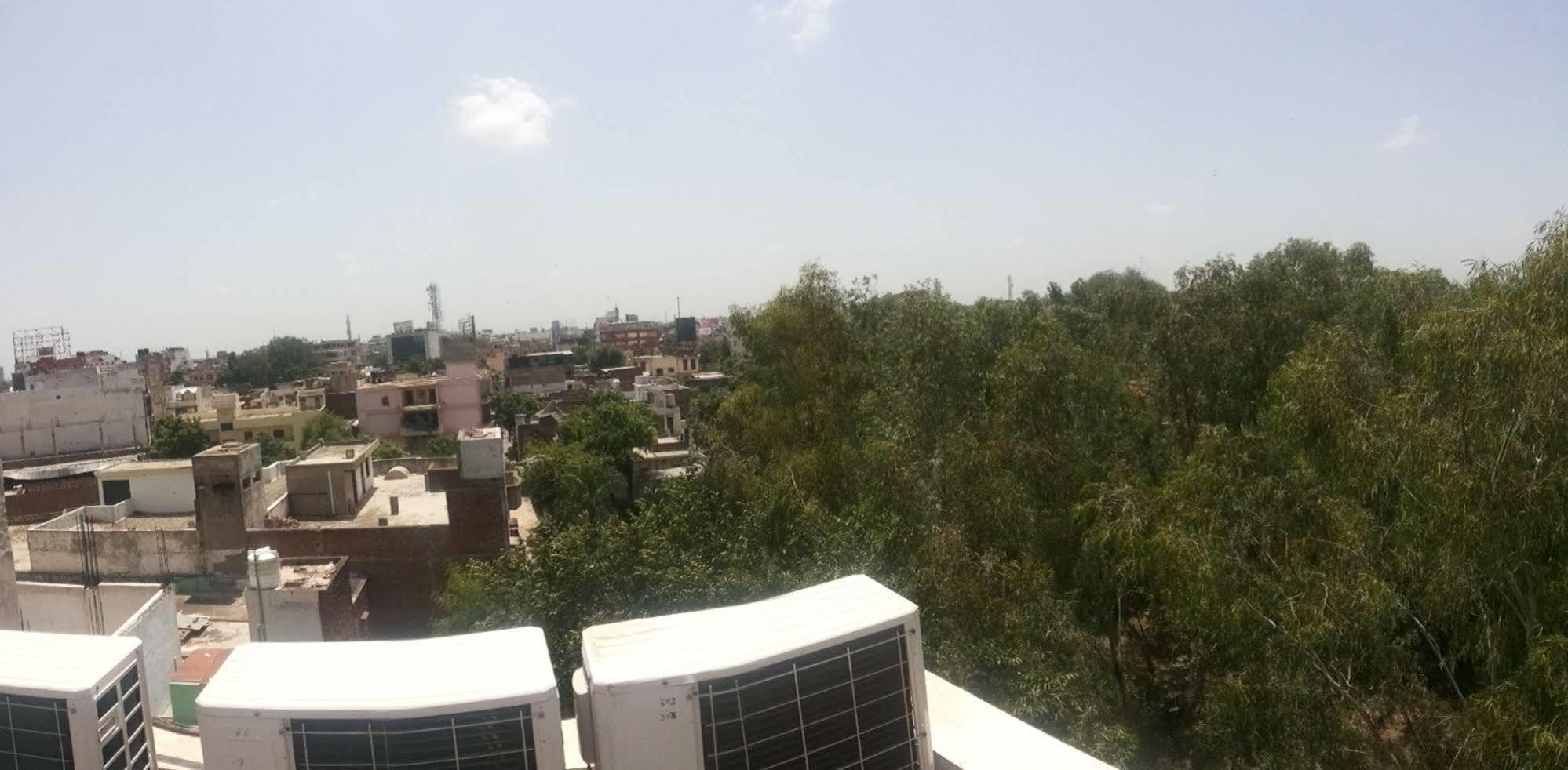 Star Hotel Agra  Bagian luar foto