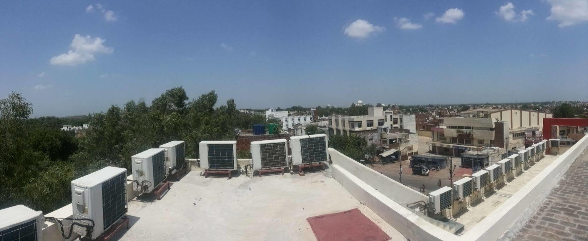 Star Hotel Agra  Bagian luar foto