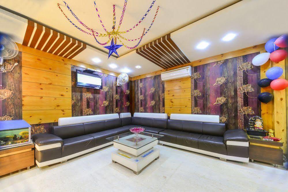 Star Hotel Agra  Bagian luar foto