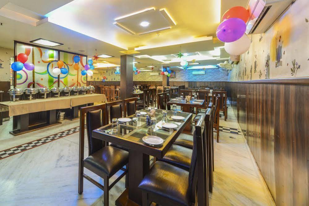 Star Hotel Agra  Bagian luar foto
