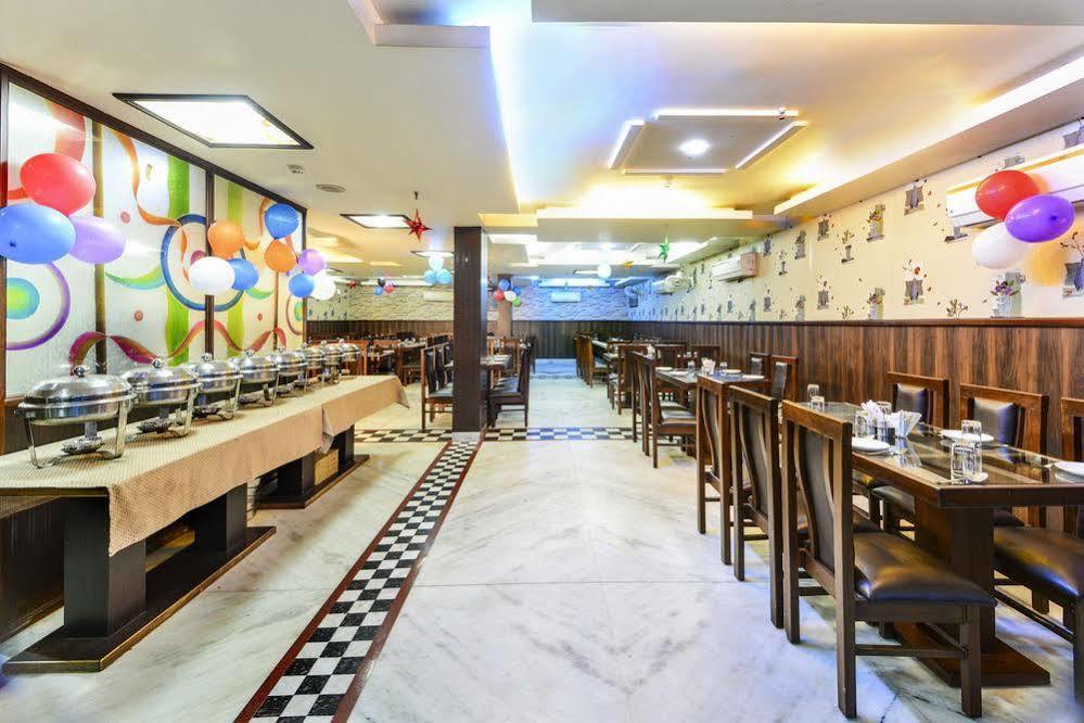 Star Hotel Agra  Bagian luar foto