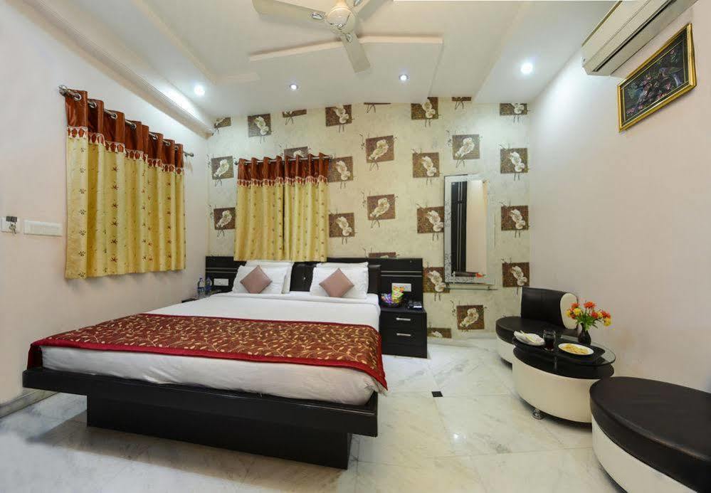 Star Hotel Agra  Bagian luar foto