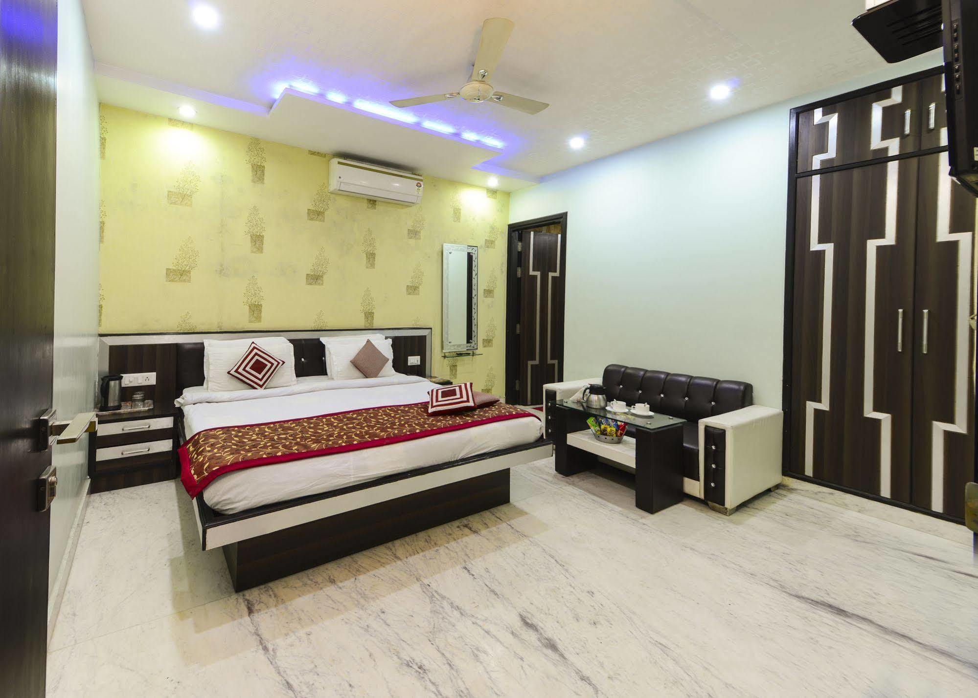 Star Hotel Agra  Bagian luar foto