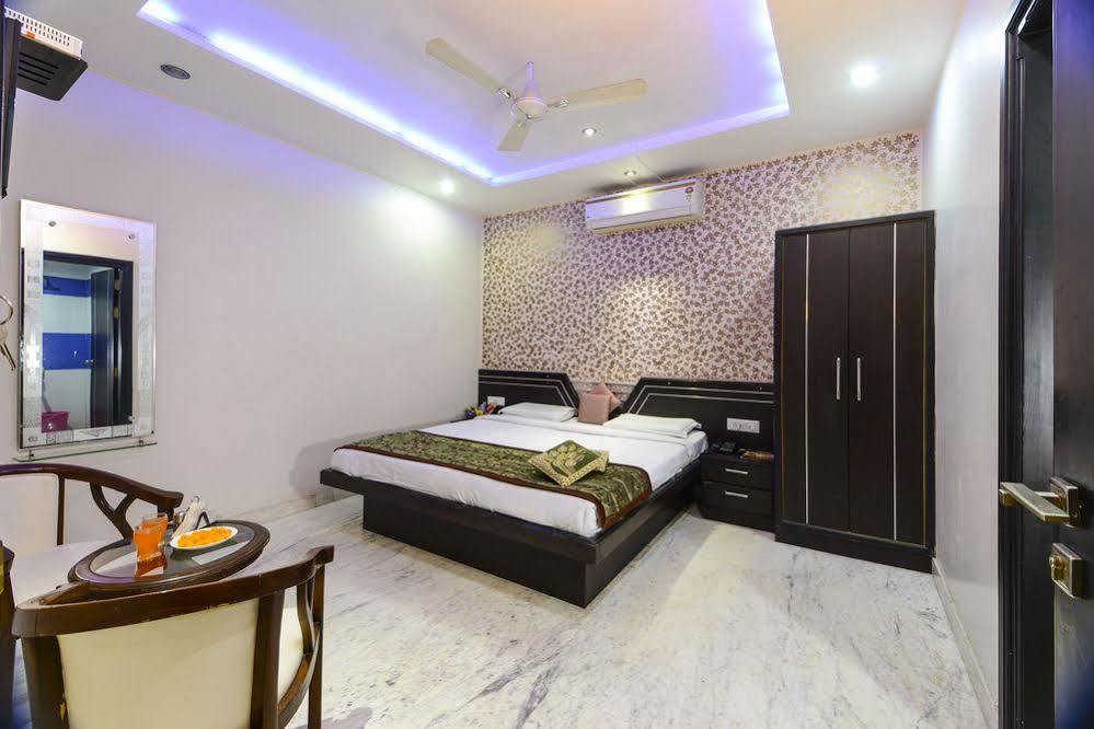 Star Hotel Agra  Bagian luar foto