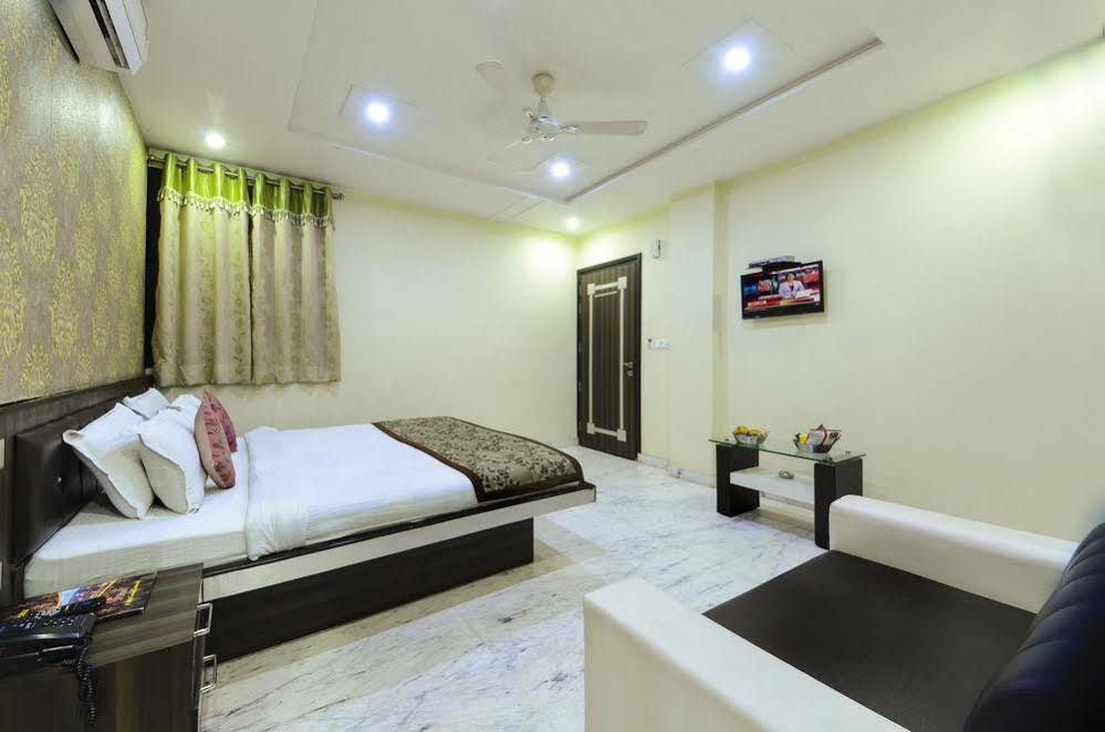 Star Hotel Agra  Bagian luar foto