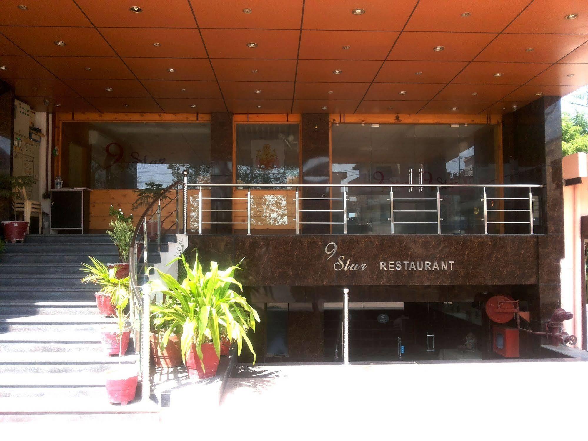 Star Hotel Agra  Bagian luar foto