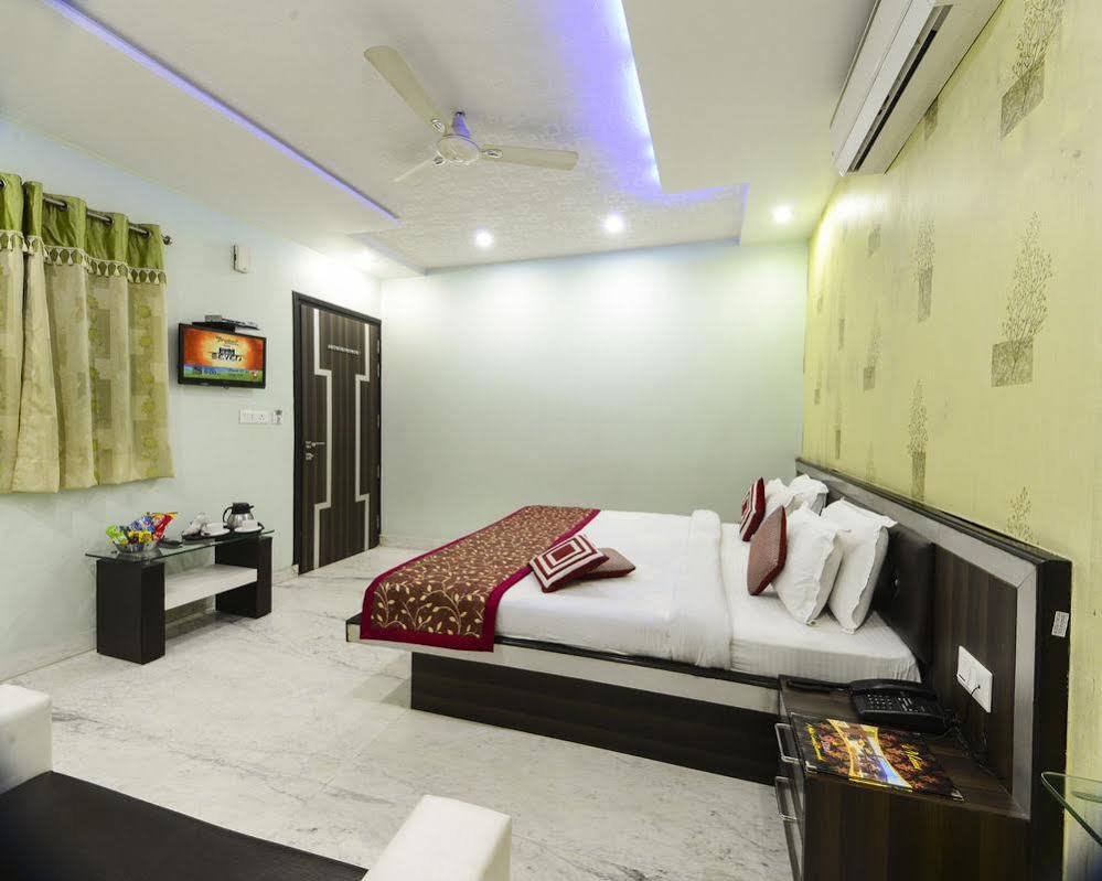 Star Hotel Agra  Bagian luar foto