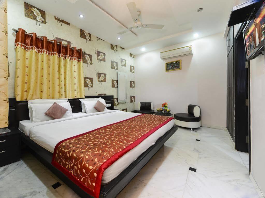 Star Hotel Agra  Bagian luar foto