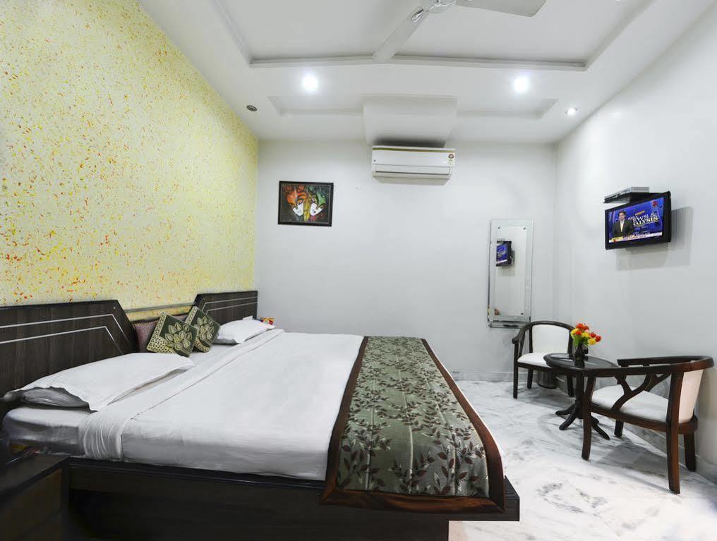 Star Hotel Agra  Bagian luar foto