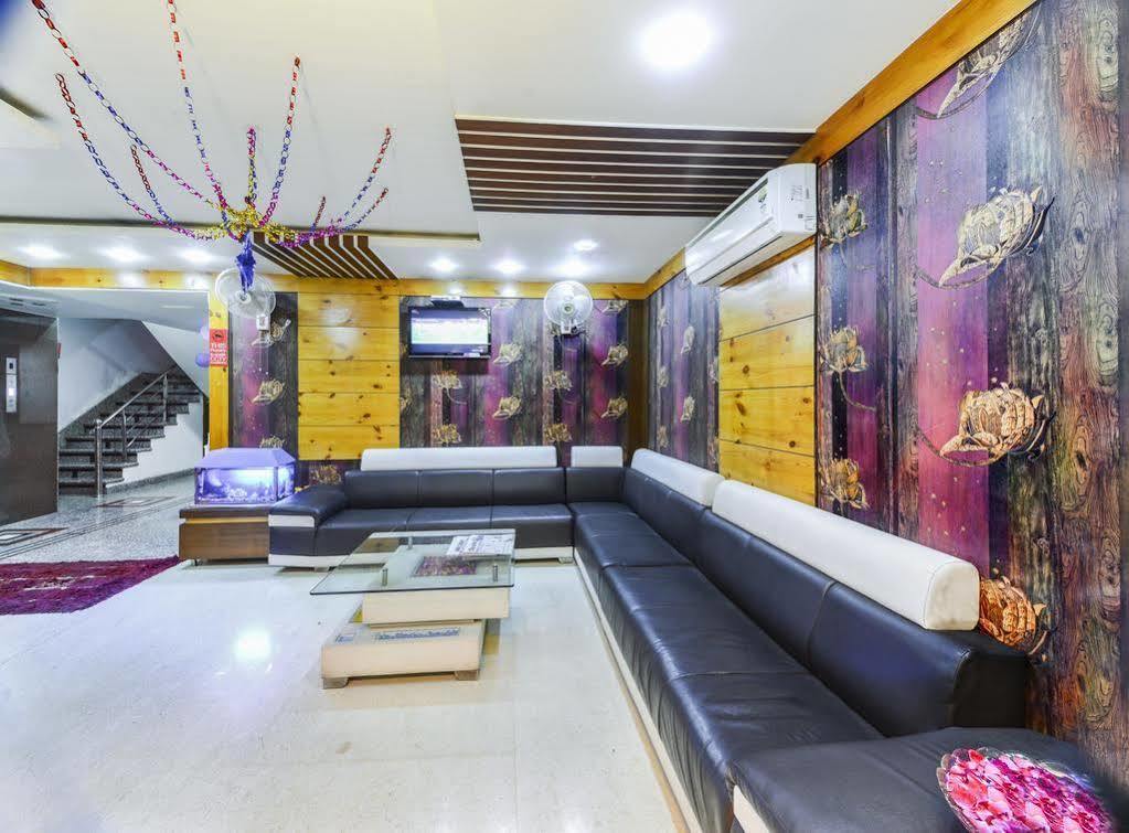 Star Hotel Agra  Bagian luar foto