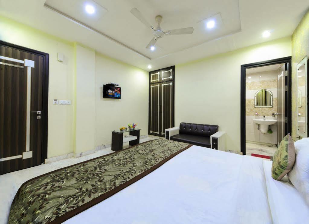 Star Hotel Agra  Bagian luar foto