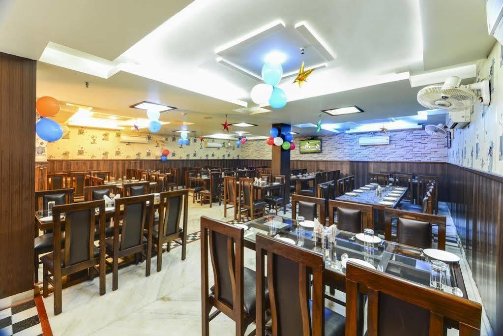 Star Hotel Agra  Bagian luar foto